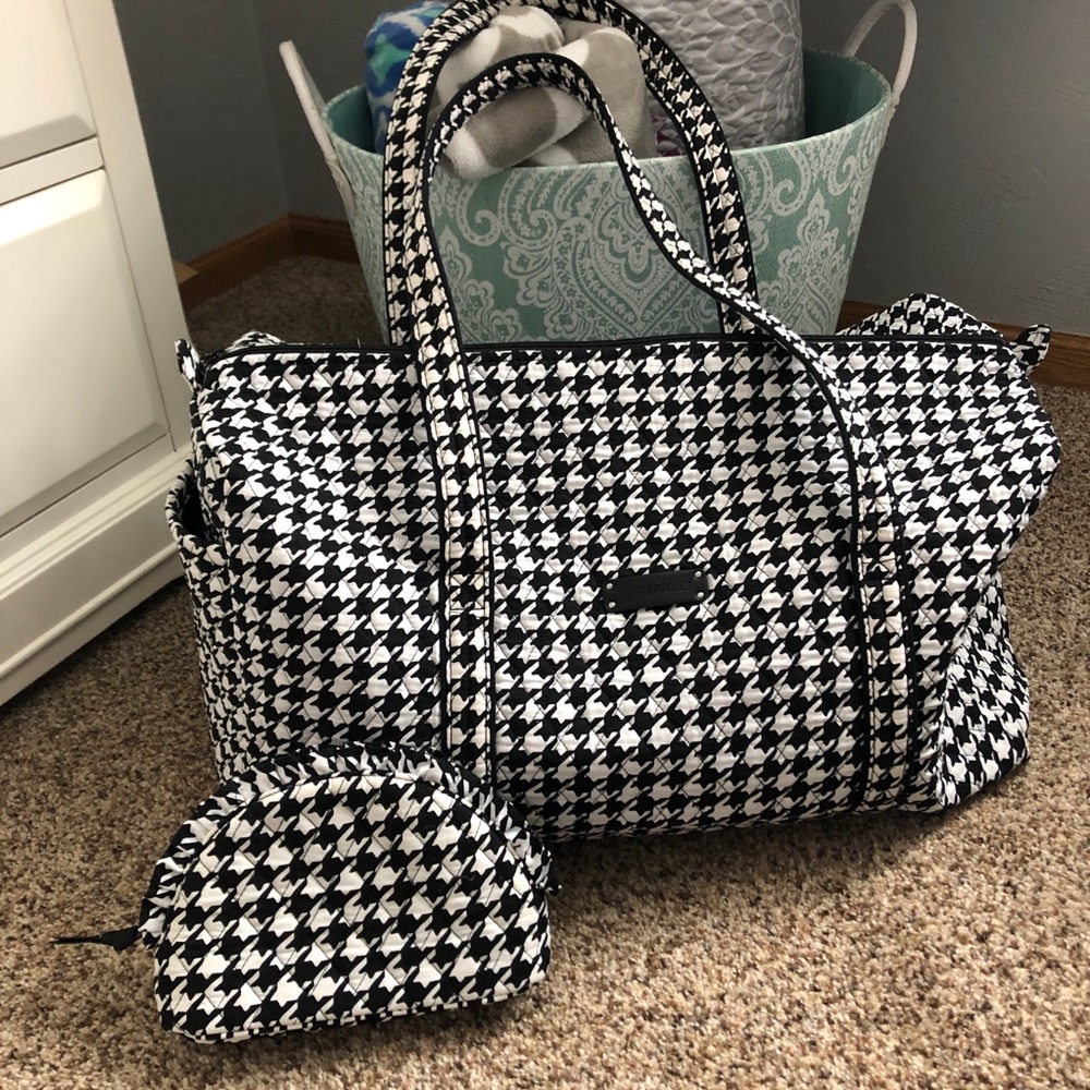 ❌SOLD❌ Vera Bradley Houndstooth Large Duffel Bag